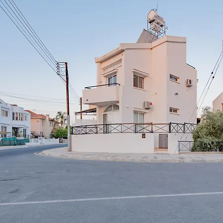 3br Sunset View Retreat Steps From The By Cyprus Horizons בית נופש בורוקליני
